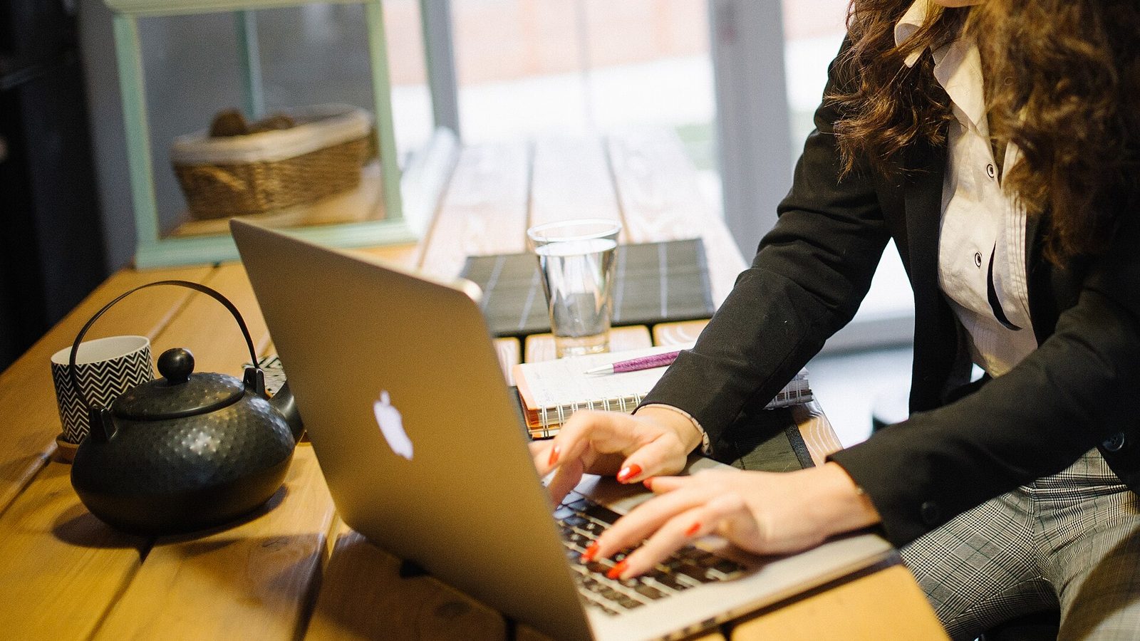 Evaluating the Best Tools for Your One-Person Business